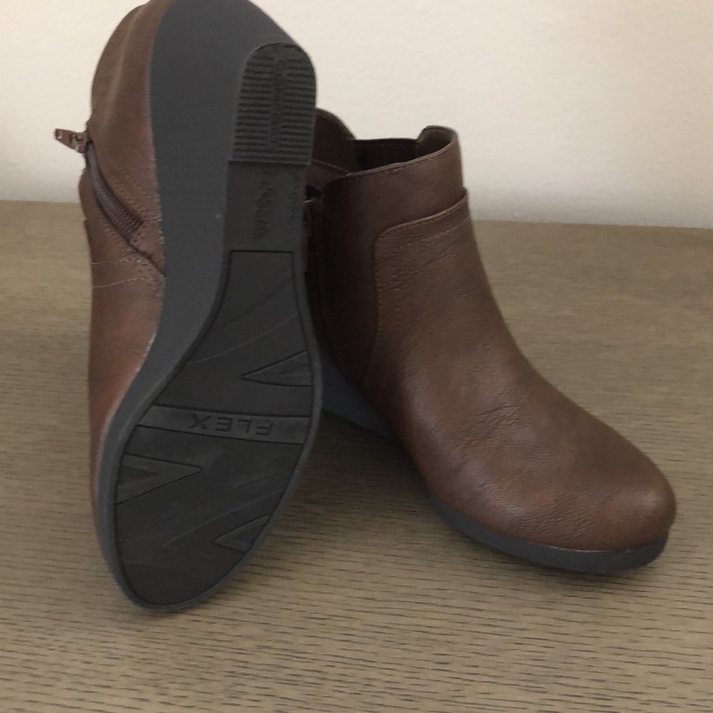 Boots - Picture 3 of 4